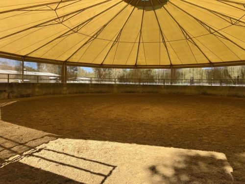 Covered Round Pen