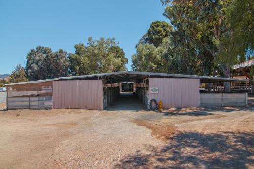 Indoor / Outdoor Horse Stalls